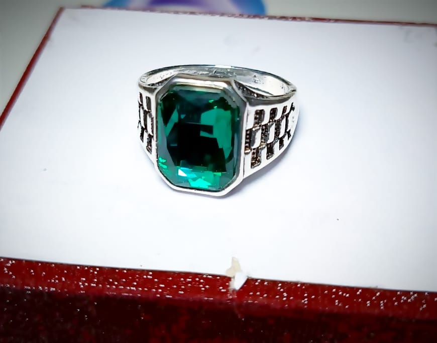 অরিজিনাল পান্না পাথরের আংটি ( ২০৩)
